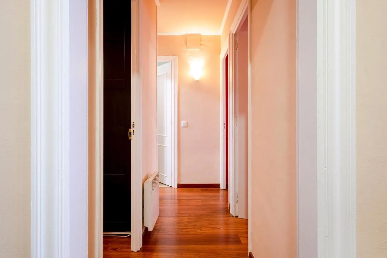 Three Bedroom Apartment In Sants Barcelona