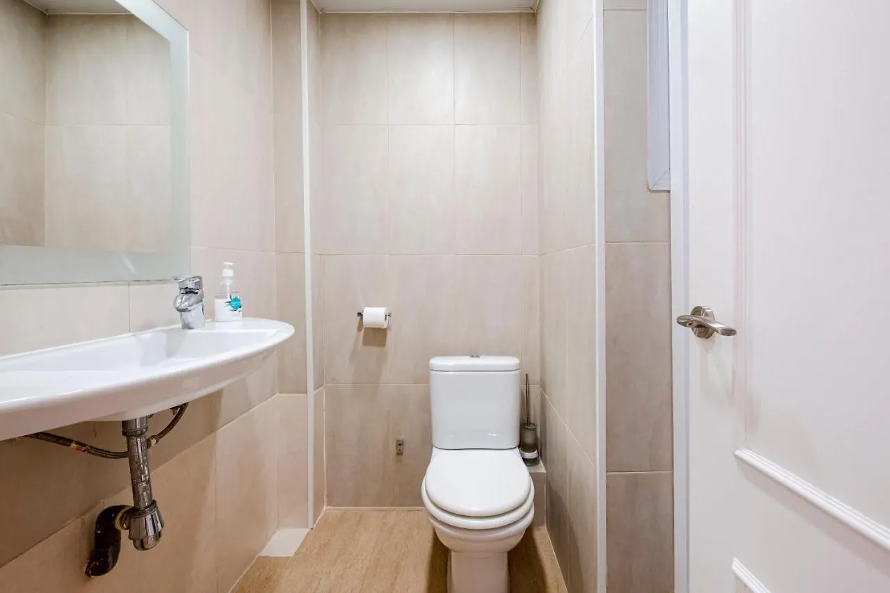Three Bedroom Apartment In Sants Barcelona