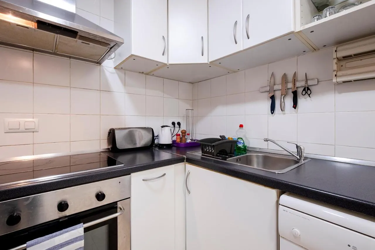 Three Bedroom Apartment In Sants Barcelona 0*,  España