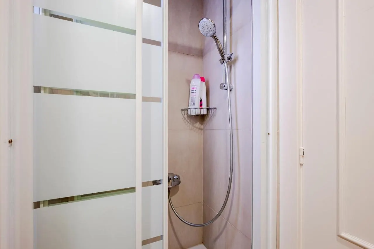Three Bedroom Apartment In Sants Barcelona