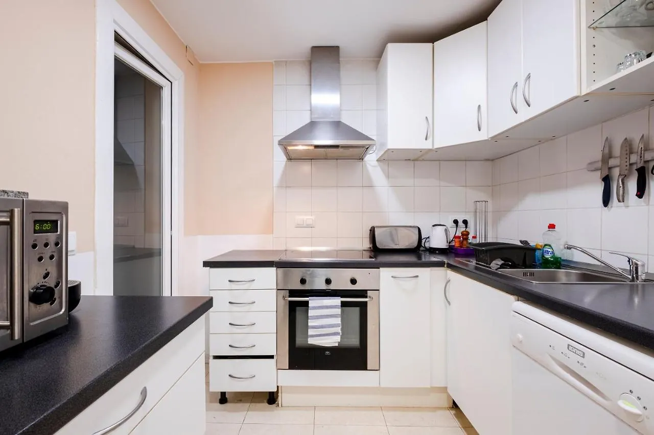 Three Bedroom Apartment In Sants Barcellona Spagna